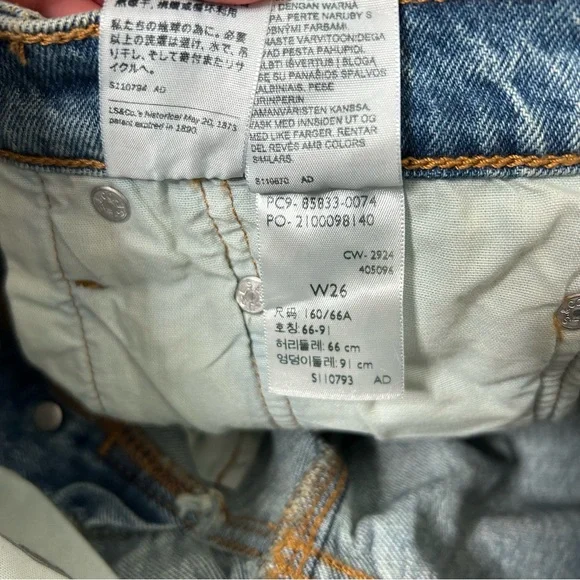 NWOT Levi's 501 Mid Thigh Denim Shorts Button Fly Raw Hem Size 26 - Picture 5 of 11